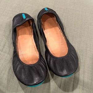 Black Tieks ballet flats